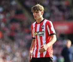 记者：英超德甲4队有意南安普顿小将迪布林，含曼城、热刺及拜仁