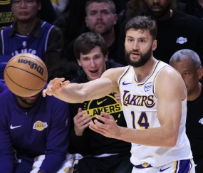 开云登录入口-关键卡位战！5连胜湖人挑战火箭 除克莱伯外其余人均可以出战！