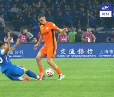 引争议！申花扳平角球疑似越位获利 李可铲对方未吃牌&amp;弋腾被罚下